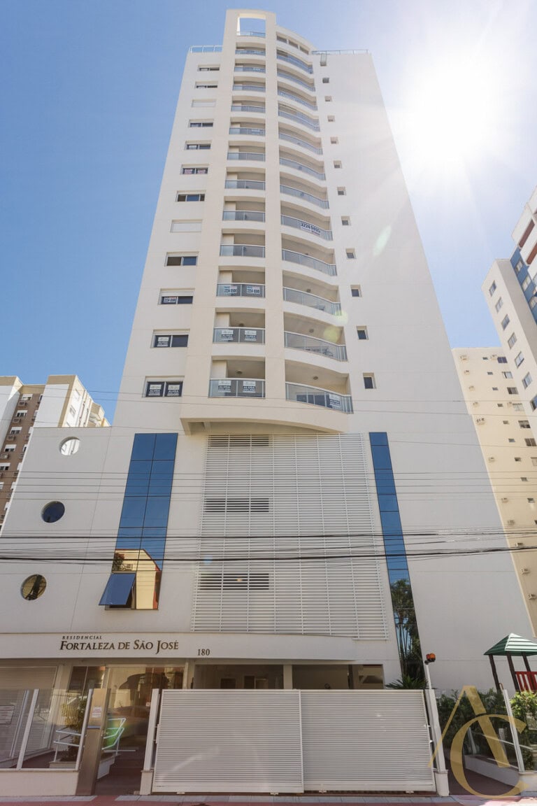 Apartamento para alugar – 03 quartos sendo 01 suíte – Campinas | São José/SC.