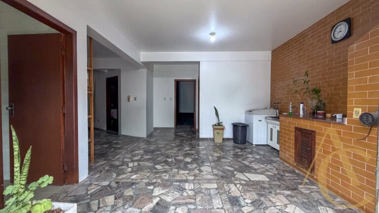 Casa residencial para alugar – 03 quartos sendo 01 suíte – Estreito | Florianópolis/SC.