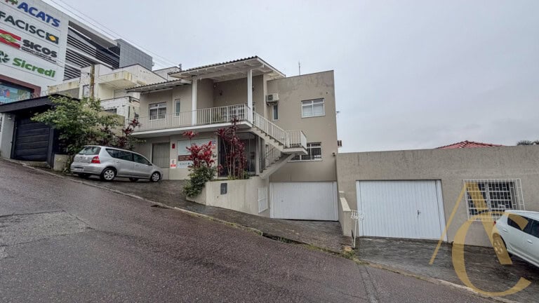 Casa residencial para alugar – 03 quartos sendo 01 suíte – Estreito | Florianópolis/SC.