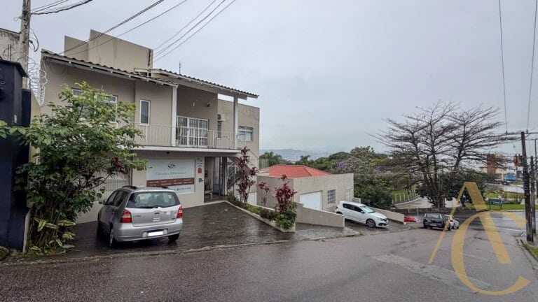 Casa residencial para alugar – 03 quartos sendo 01 suíte – Estreito | Florianópolis/SC.