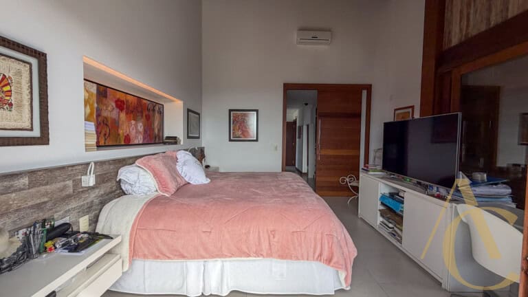 Casa residencial para locação – 06 quartos sendo 04 suítes – Córrego Grande | Florianópolis/SC.