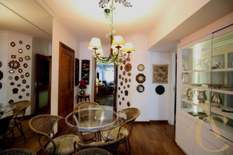 Apartamento para alugar – 03 quartos sendo 01 suíte – Agronômica | Florianópolis/SC.